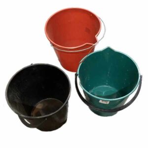 3 plastic 10 litre buckets